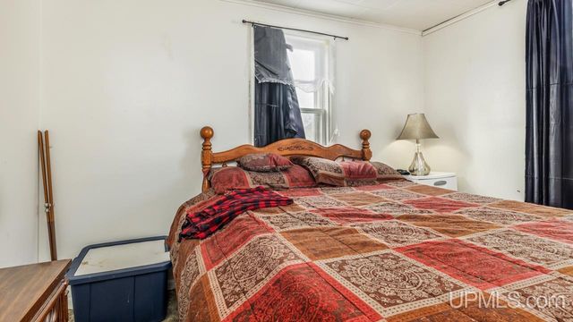 424 6th Street, Iron Mountain, MI 49801