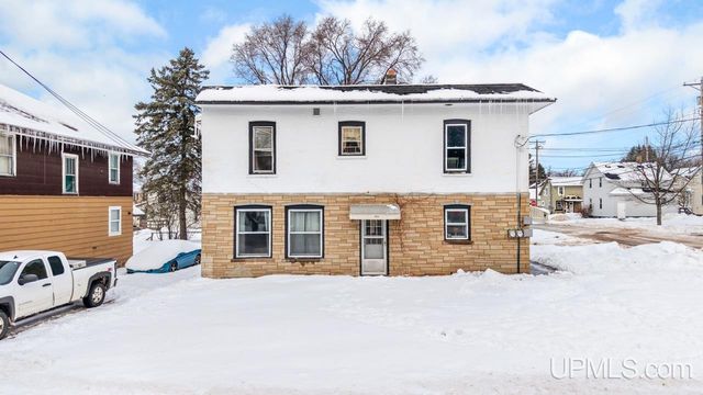 424 6th Street, Iron Mountain, MI 49801