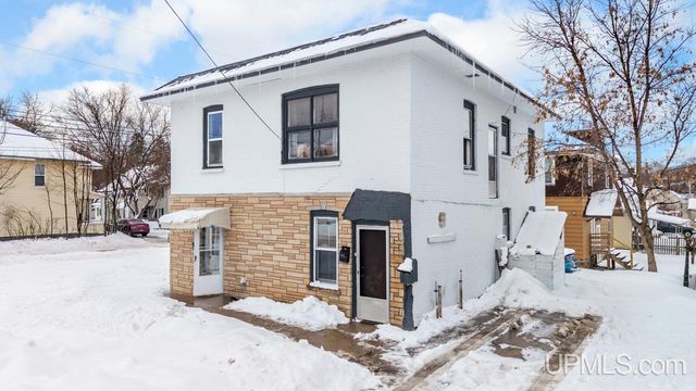 424 6th Street, Iron Mountain, MI 49801