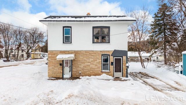 424 6th Street, Iron Mountain, MI 49801