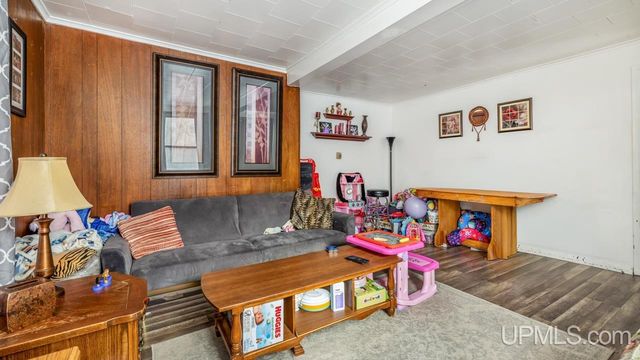 424 6th Street, Iron Mountain, MI 49801