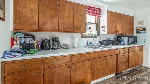 424 6th Street, Iron Mountain, MI 49801