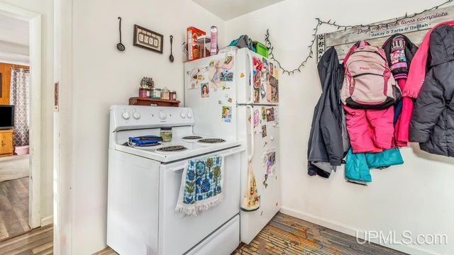 424 6th Street, Iron Mountain, MI 49801