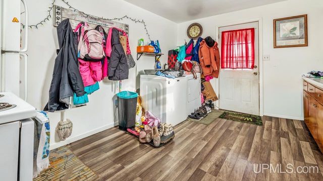 424 6th Street, Iron Mountain, MI 49801