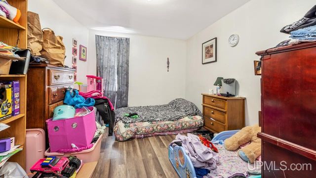 424 6th Street, Iron Mountain, MI 49801