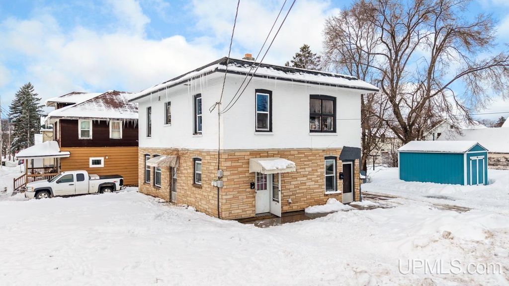 424 6th Street, Iron Mountain, MI 49801