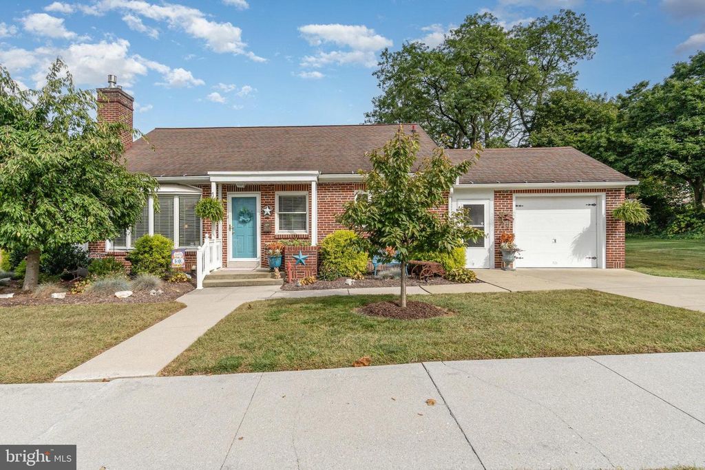 Image 1 of property listing at 904 S 12TH ST, Lebanon, PA 17042