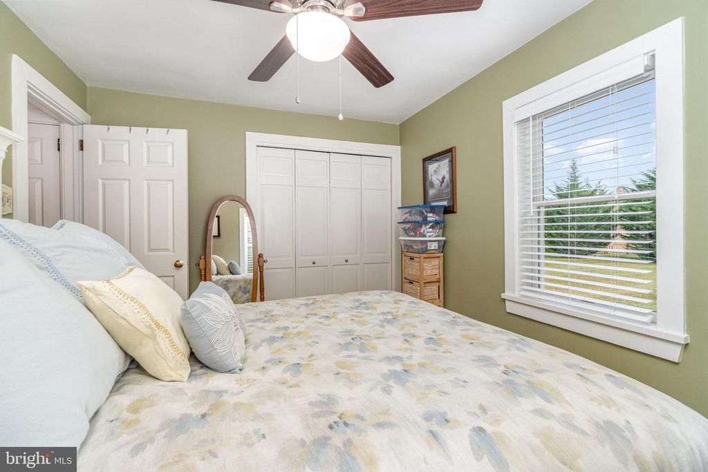 Image 16 of property listing at 904 S 12TH ST, Lebanon, PA 17042