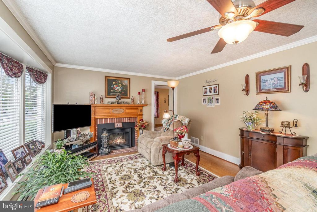 Image 4 of property listing at 904 S 12TH ST, Lebanon, PA 17042