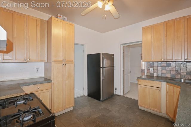 12122 Sobieski Street, Hamtramck, MI 48212