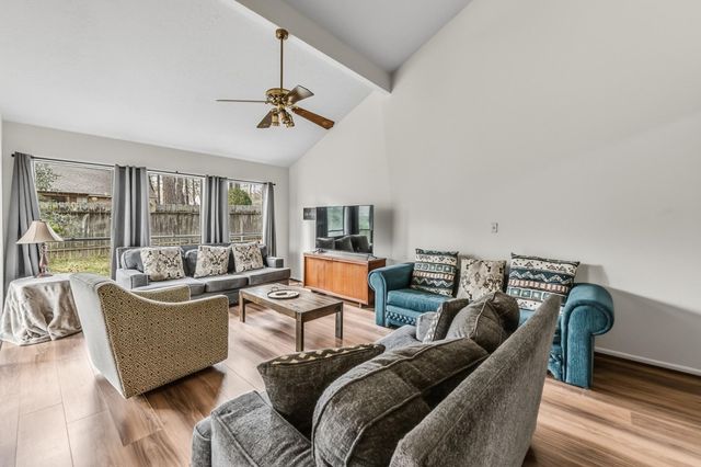 3648 Youpon, Huntsville, TX 77340