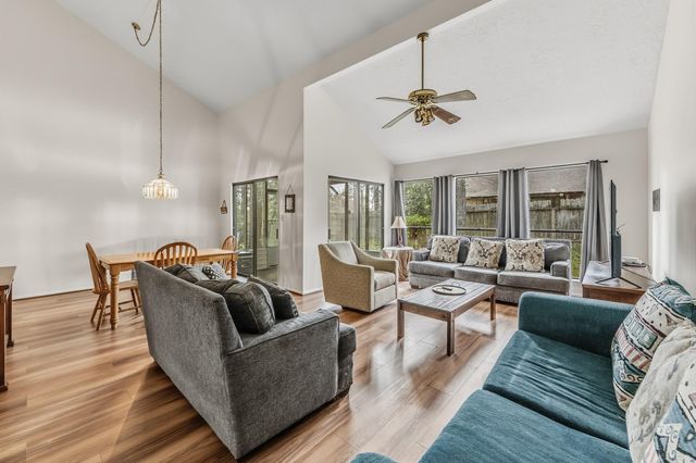 3648 Youpon, Huntsville, TX 77340