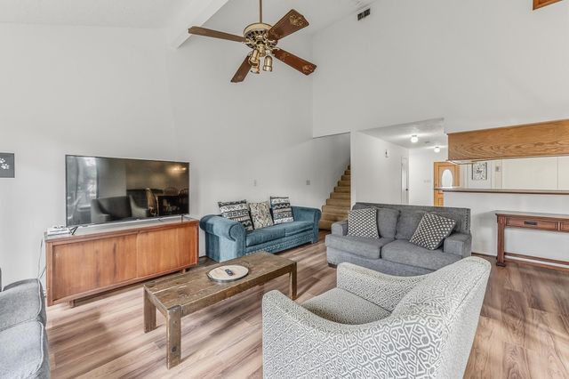 3648 Youpon, Huntsville, TX 77340