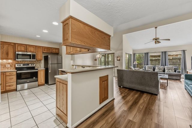 3648 Youpon, Huntsville, TX 77340