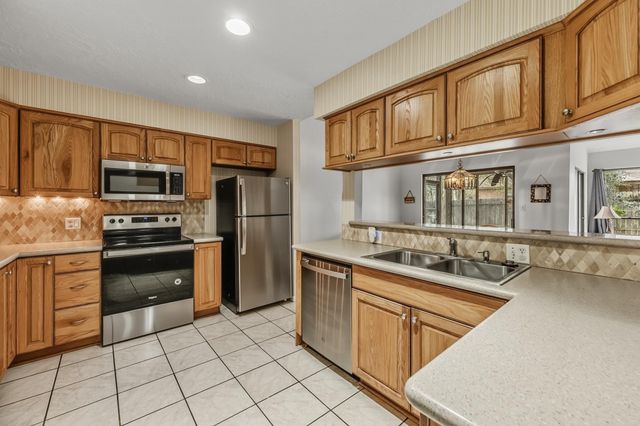 3648 Youpon, Huntsville, TX 77340