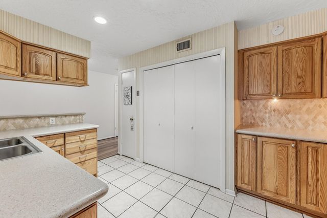 3648 Youpon, Huntsville, TX 77340