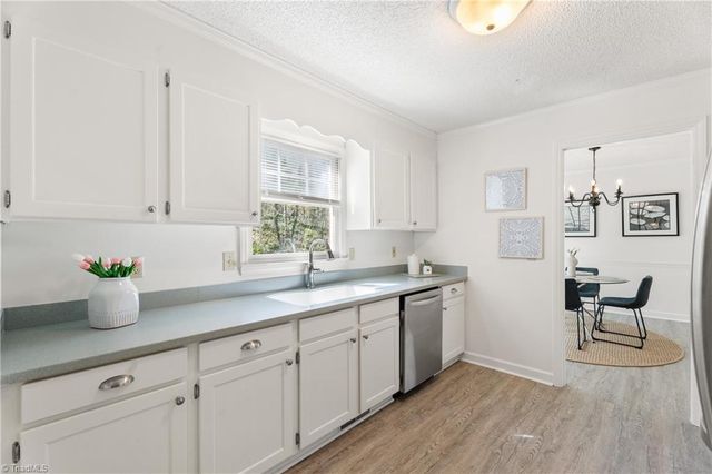 1222 Shelter Cove, Winston-salem, NC 27104