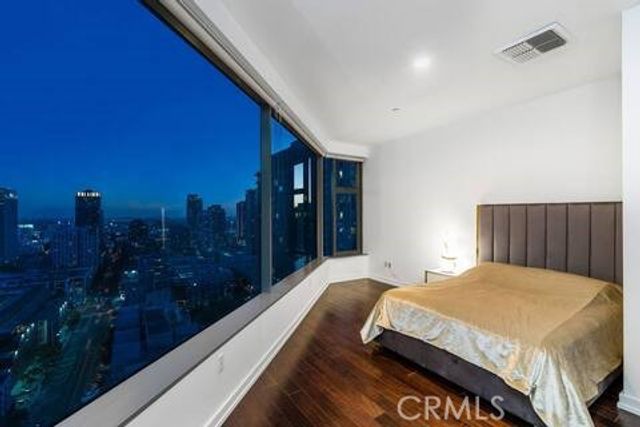 801 S Grand Avenue 2111, Los Angeles, CA 90017
