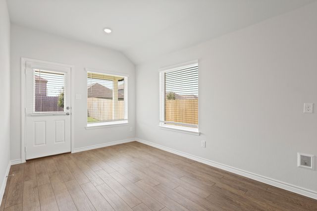 1601 Romans Road, Ennis, TX 75119