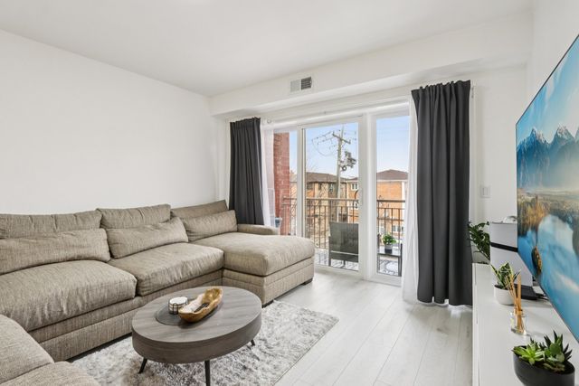 9864 LELAND Avenue 309, Schiller Park, IL 60176