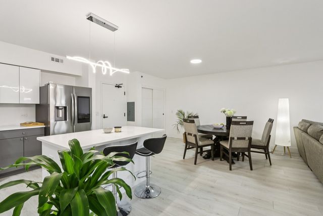 9864 LELAND Avenue 309, Schiller Park, IL 60176