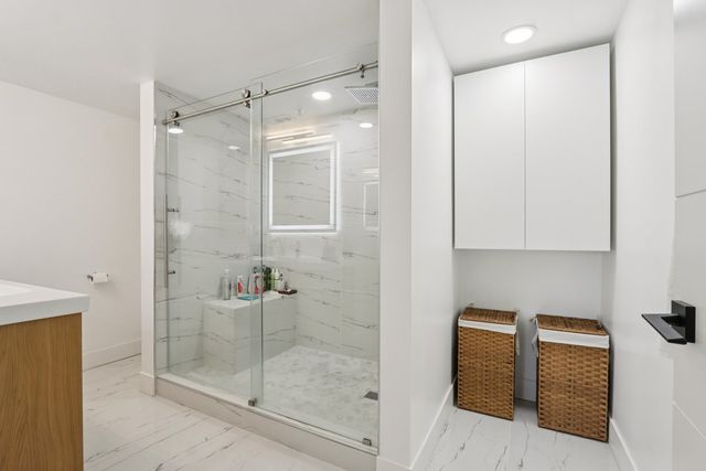 9864 LELAND Avenue 309, Schiller Park, IL 60176