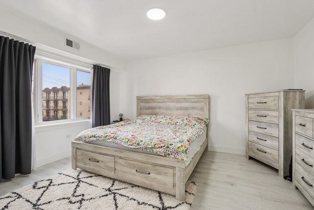 9864 LELAND Avenue 309, Schiller Park, IL 60176