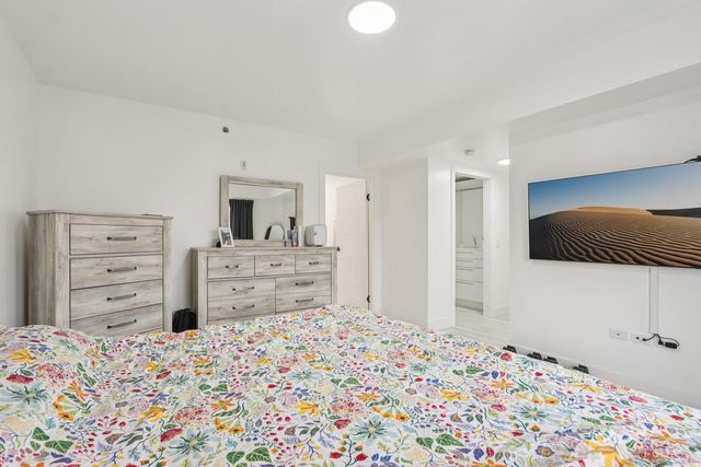 9864 LELAND Avenue 309, Schiller Park, IL 60176