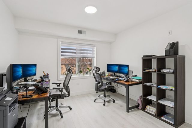 9864 LELAND Avenue 309, Schiller Park, IL 60176