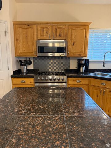 690 W SAGEWOOD CIR, Grantsville, UT 84029