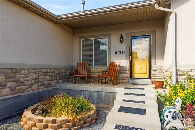 690 W SAGEWOOD CIR, Grantsville, UT 84029