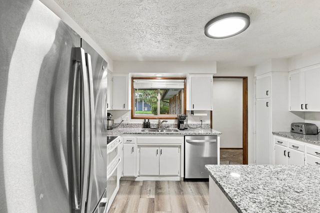 5009 W Navaho Ave, Spokane, WA 99208