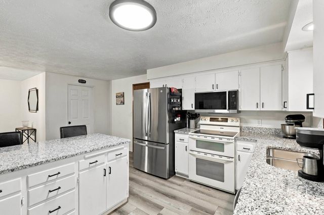 5009 W Navaho Ave, Spokane, WA 99208