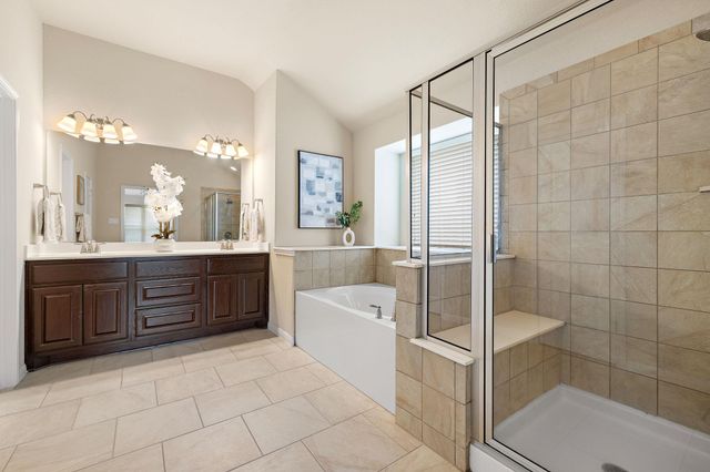 221 Loch Lomond ST, Hutto, TX 78634