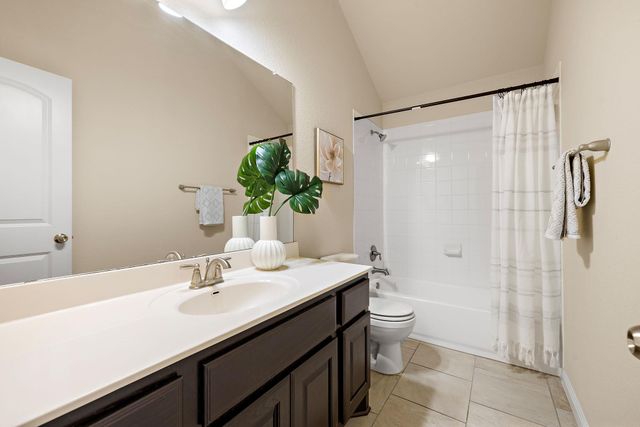 221 Loch Lomond ST, Hutto, TX 78634