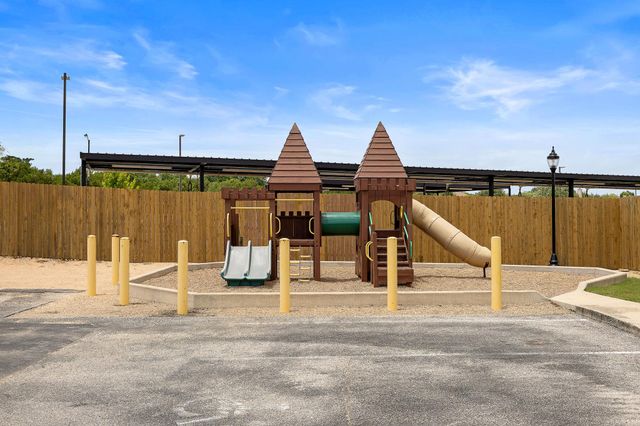 221 Loch Lomond ST, Hutto, TX 78634