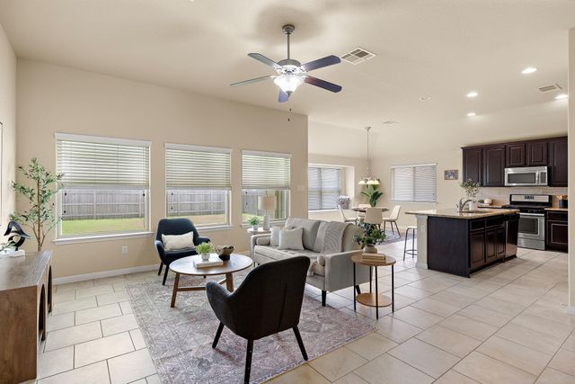 221 Loch Lomond ST, Hutto, TX 78634