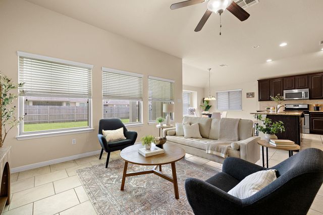221 Loch Lomond ST, Hutto, TX 78634