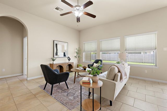 221 Loch Lomond ST, Hutto, TX 78634