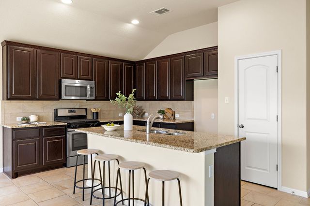 221 Loch Lomond ST, Hutto, TX 78634