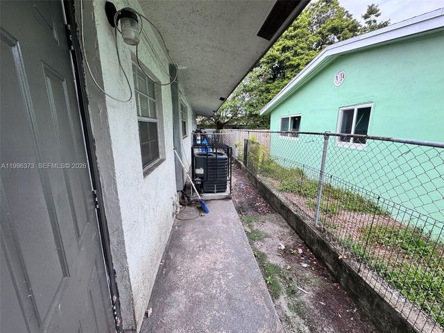 990 Phippen Waiters Rd 1-2, Dania Beach, FL 33004