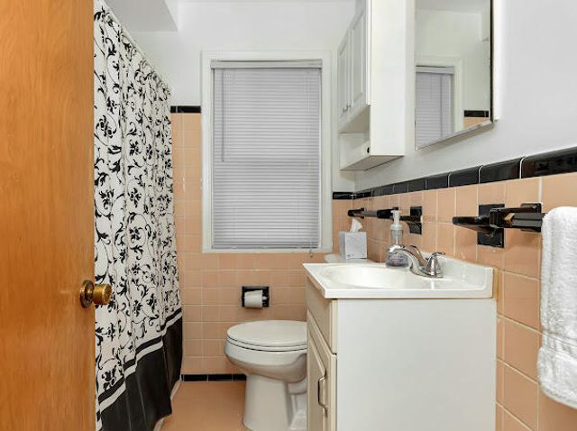 23165 Church Street, Oak Park, MI 48237