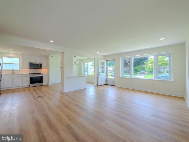2989 EASTBURN AVE, Broomall, PA 19008