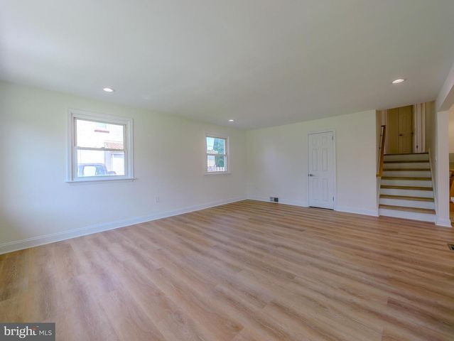 2989 EASTBURN AVE, Broomall, PA 19008