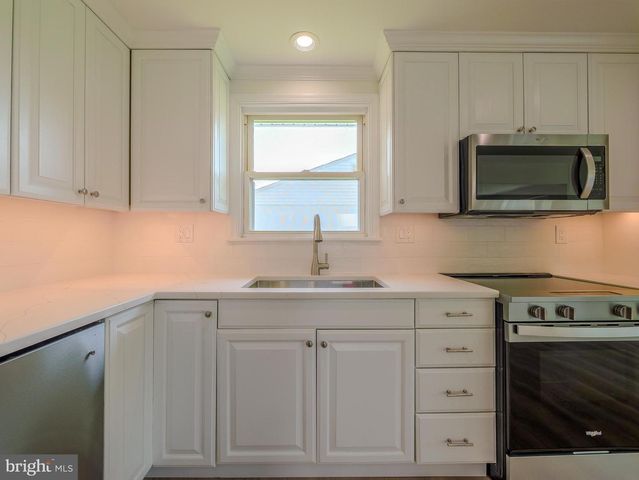 2989 EASTBURN AVE, Broomall, PA 19008