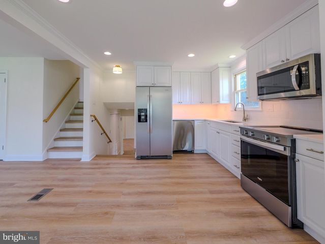 2989 EASTBURN AVE, Broomall, PA 19008