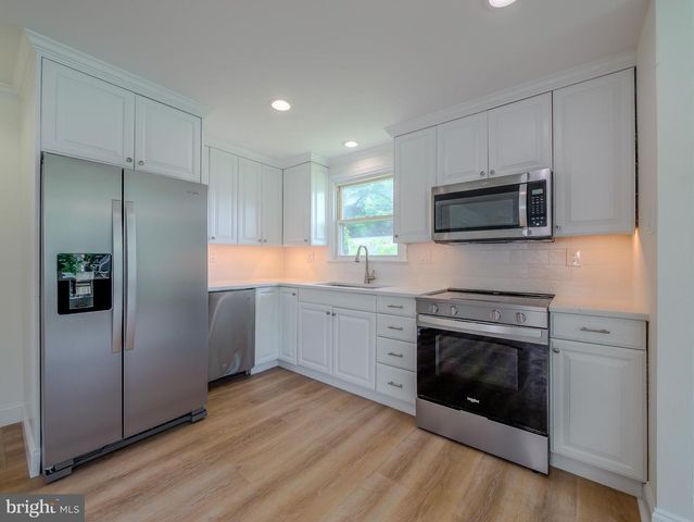 2989 EASTBURN AVE, Broomall, PA 19008
