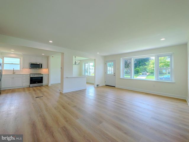 2989 EASTBURN AVE, Broomall, PA 19008