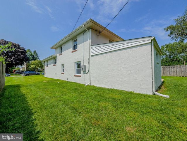 2989 EASTBURN AVE, Broomall, PA 19008