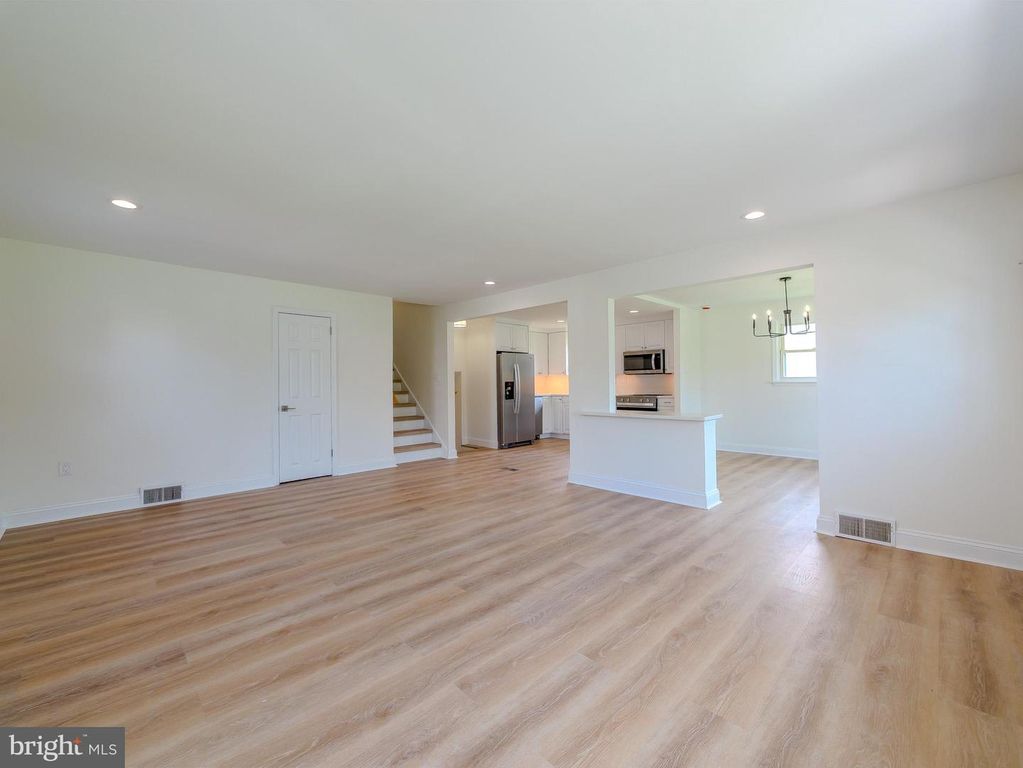 2989 EASTBURN AVE, Broomall, PA 19008